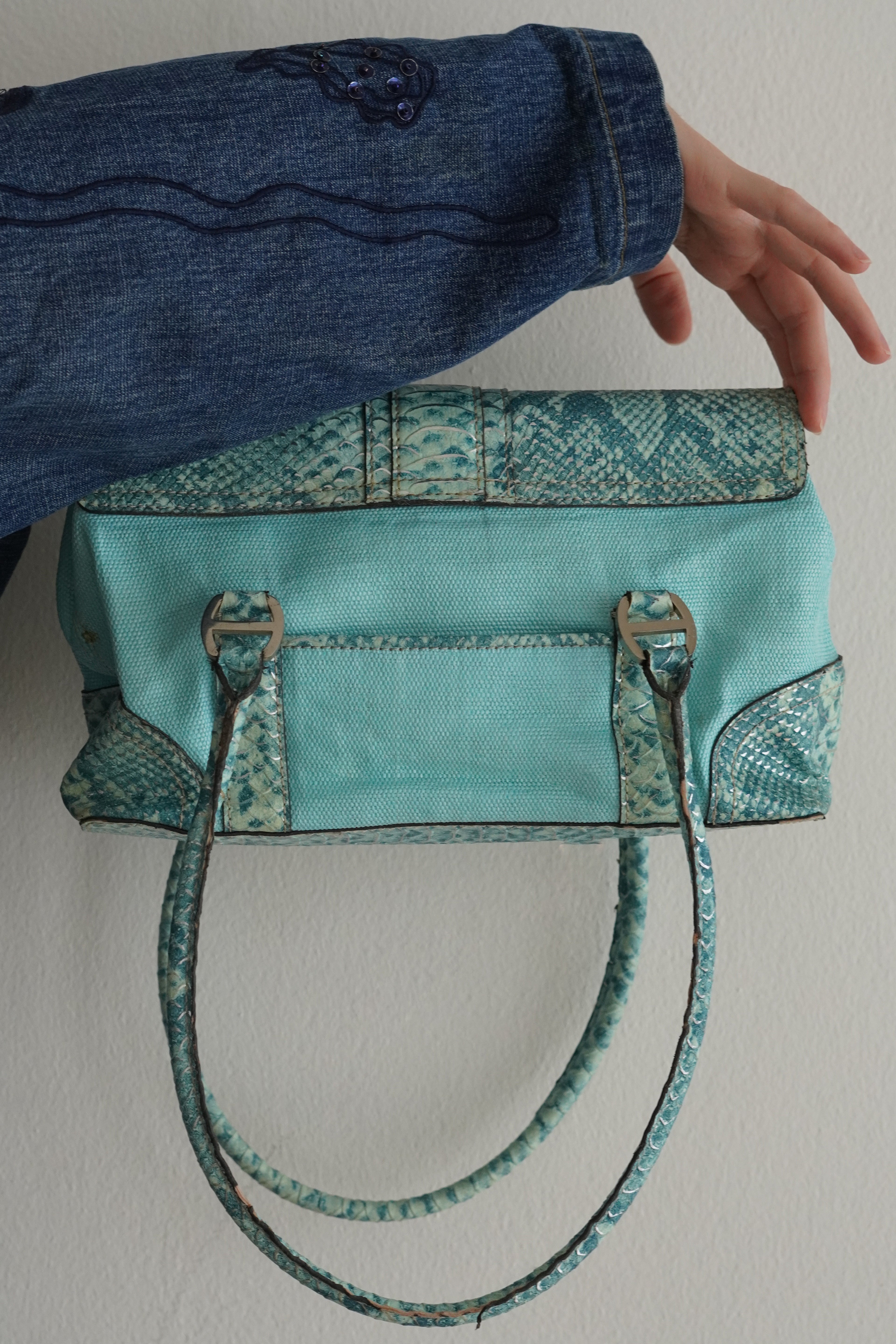 Cartera Liz Claiborne Turquesa Snake Print