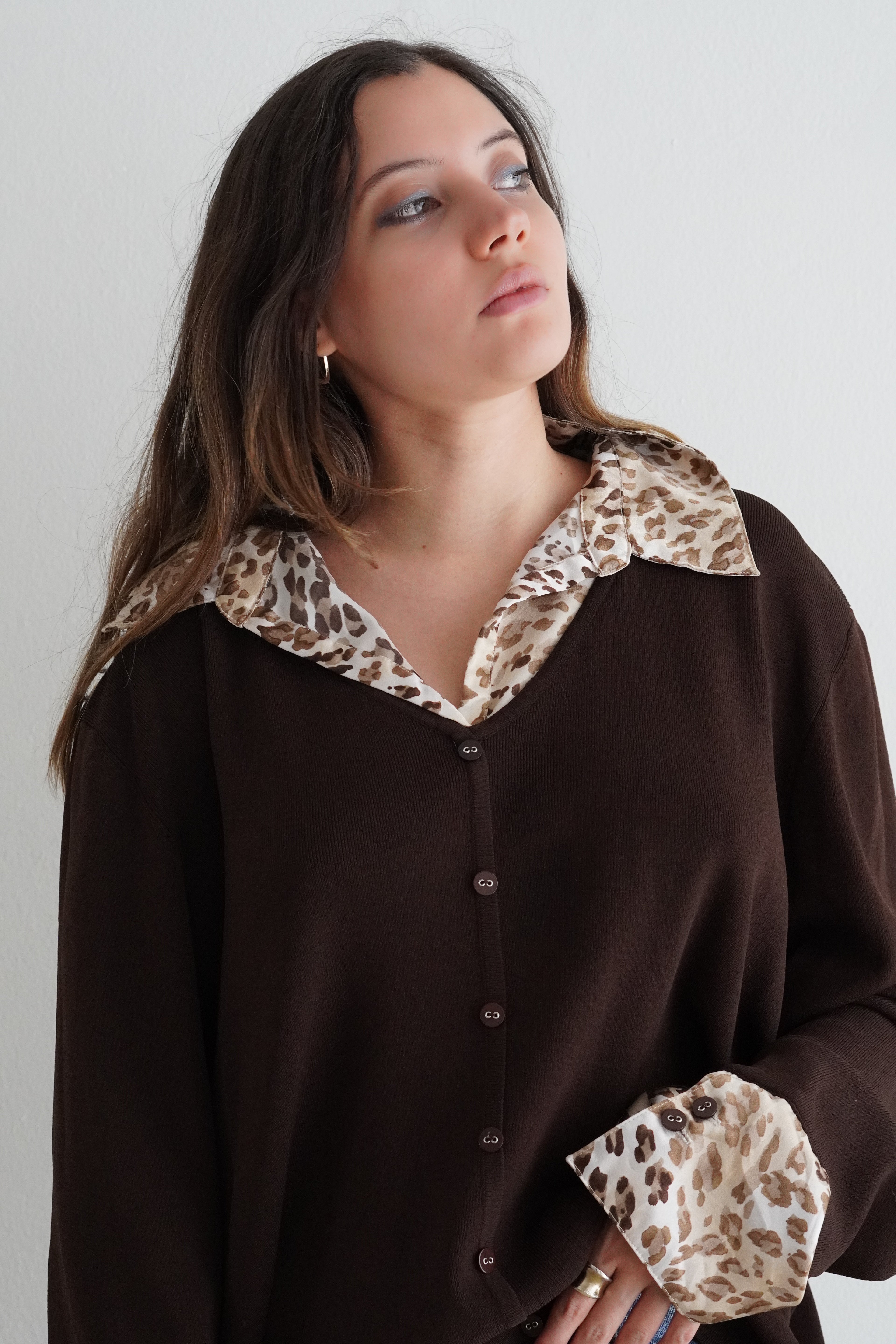 Camisa Café con Detalles Animal Print