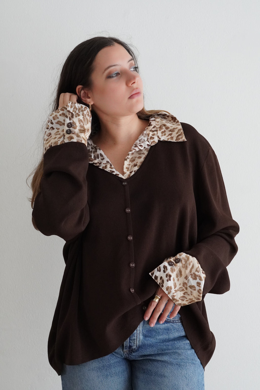 Camisa Café con Detalles Animal Print