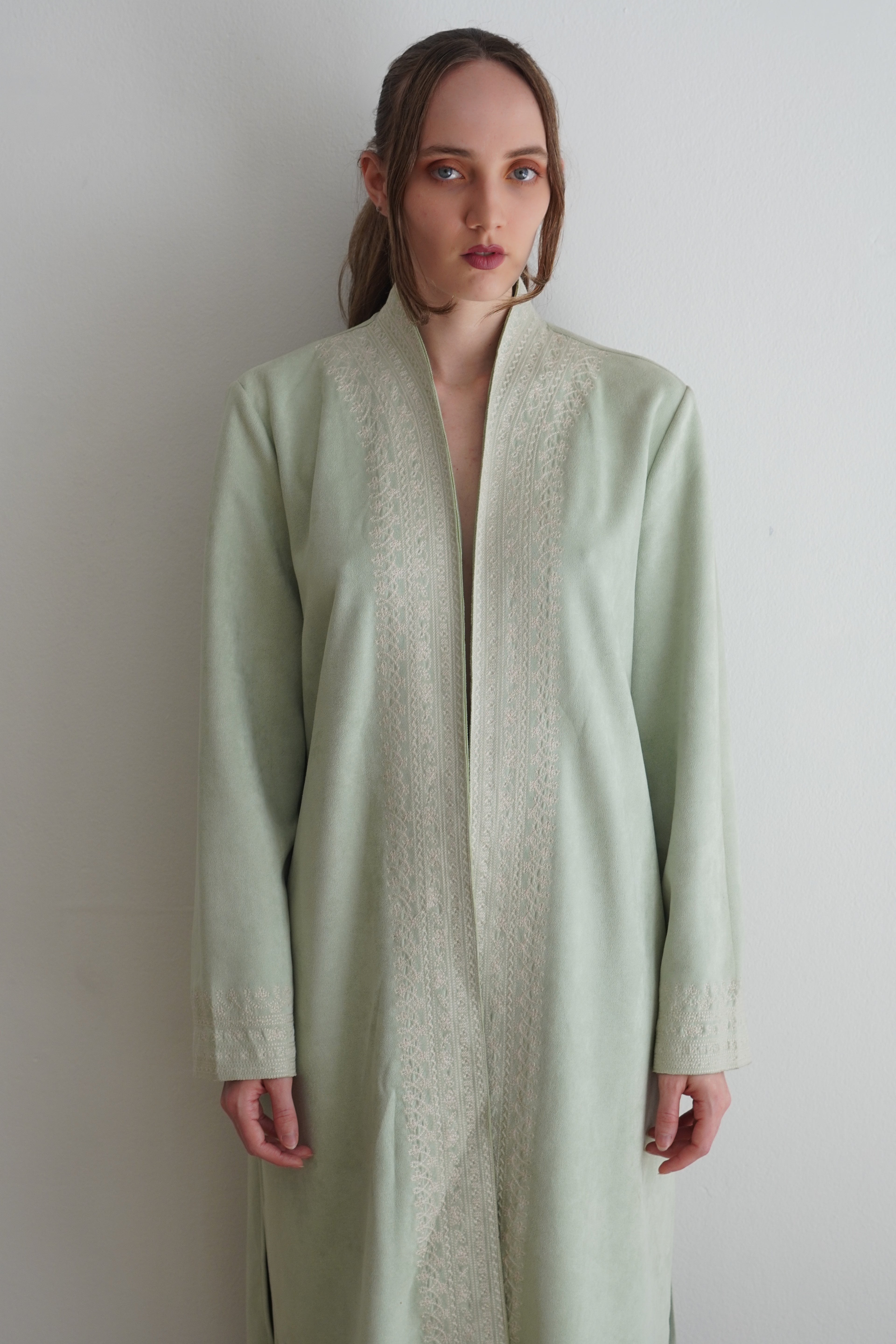 Kimono Largo Con Bordado Marfil