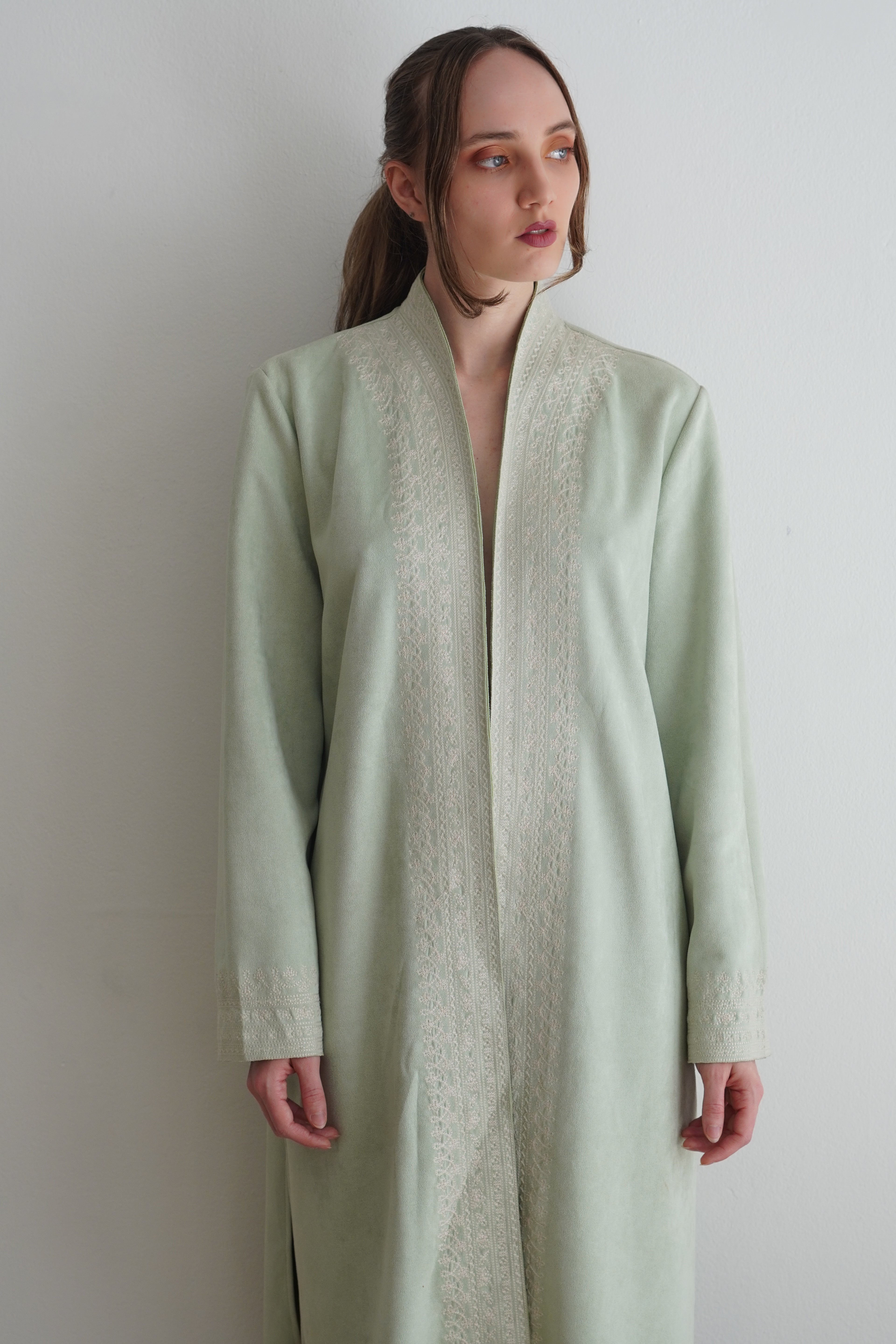Kimono Largo Con Bordado Marfil