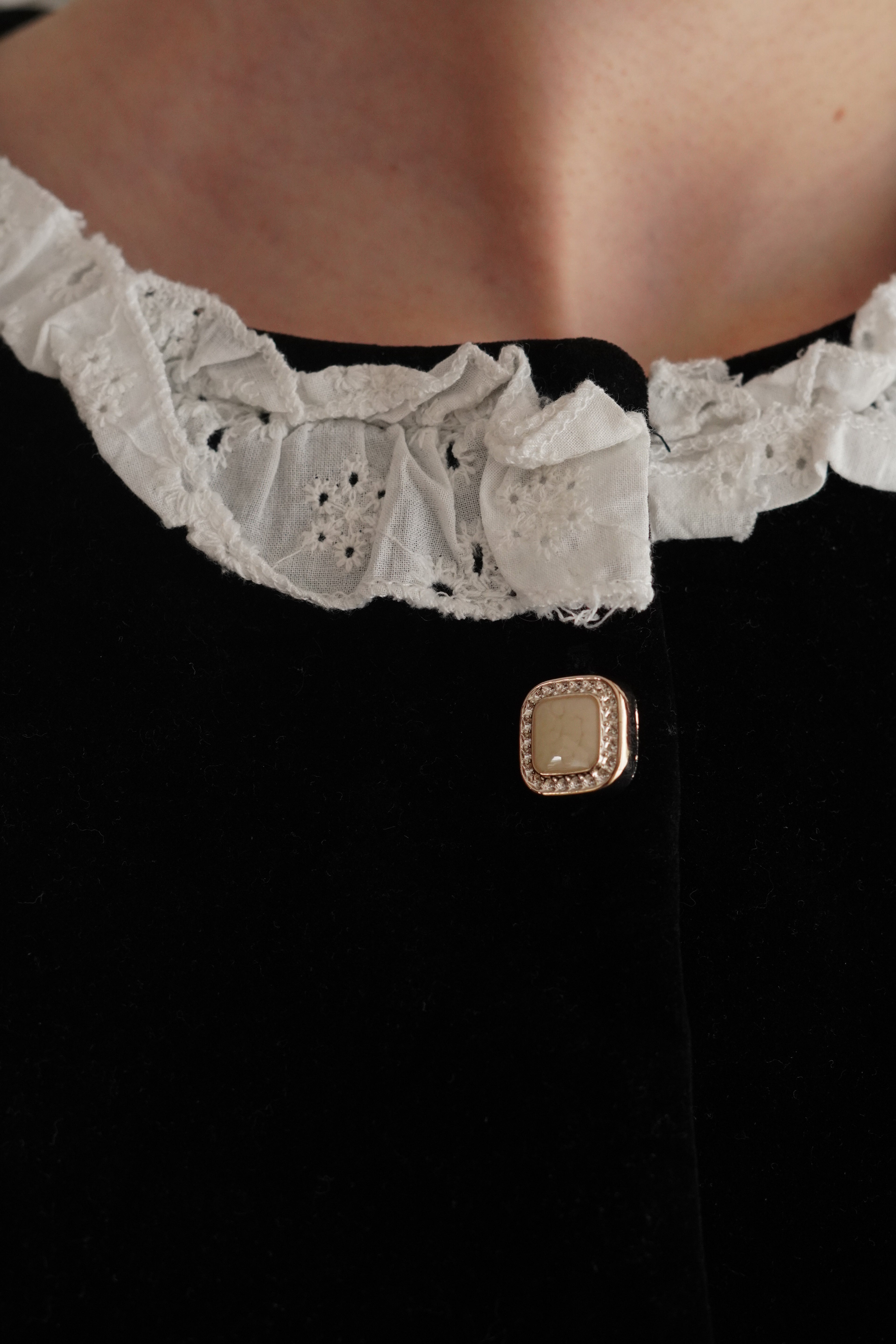 Jacket Vintage De Terciopelo Con Encaje Blanco