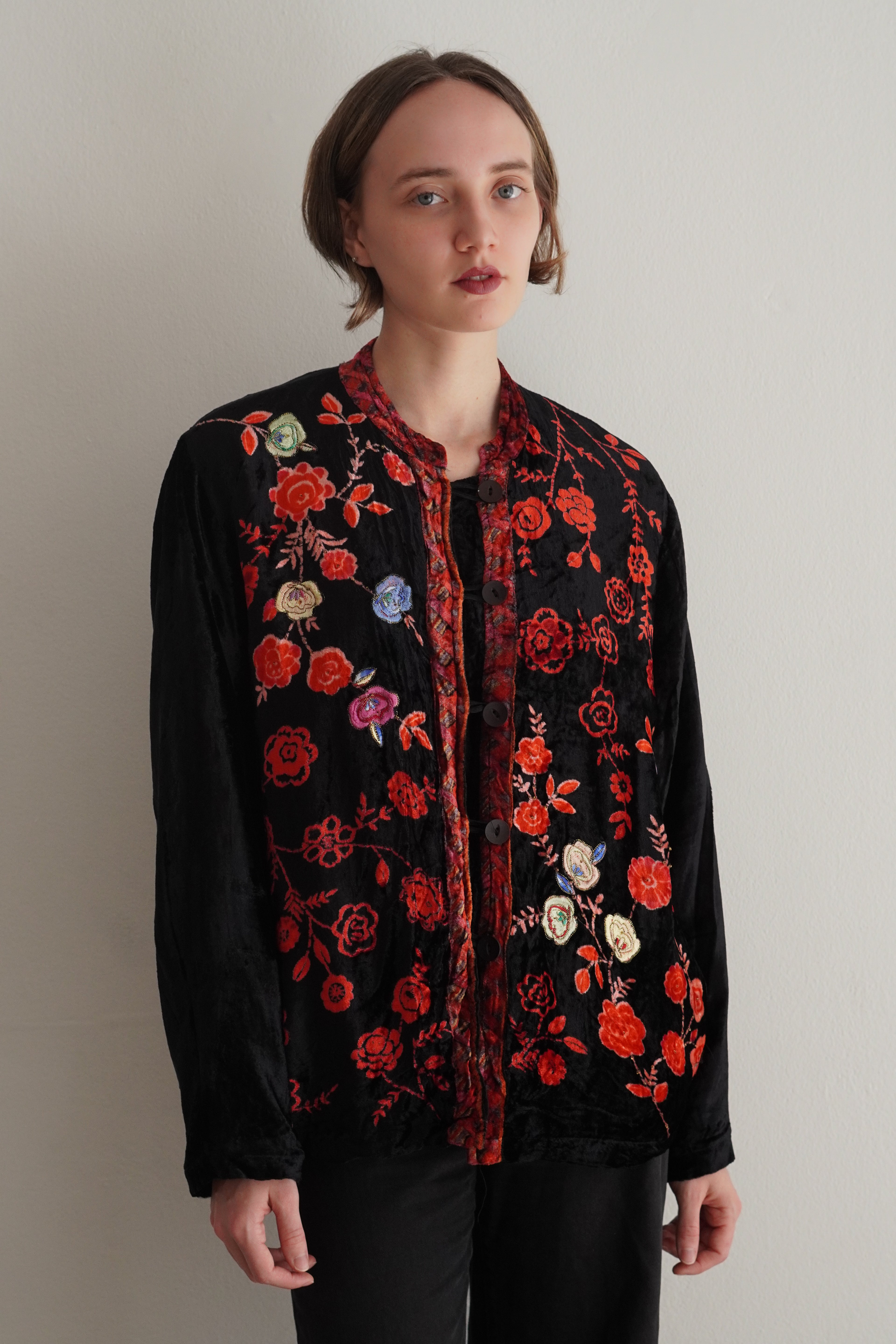 Jacket De Terciopelo Con Bordado Floral