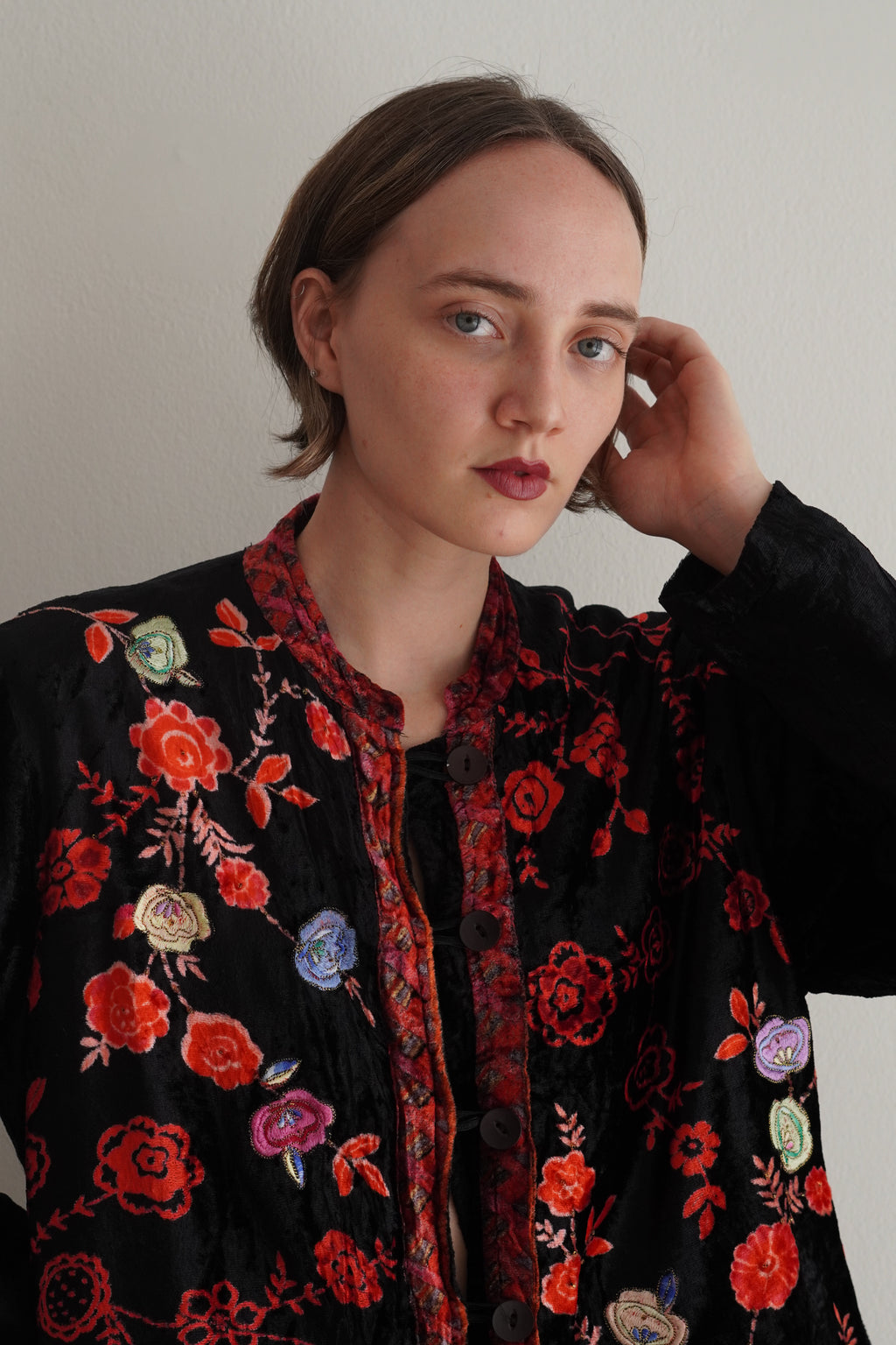 Jacket De Terciopelo Con Bordado Floral