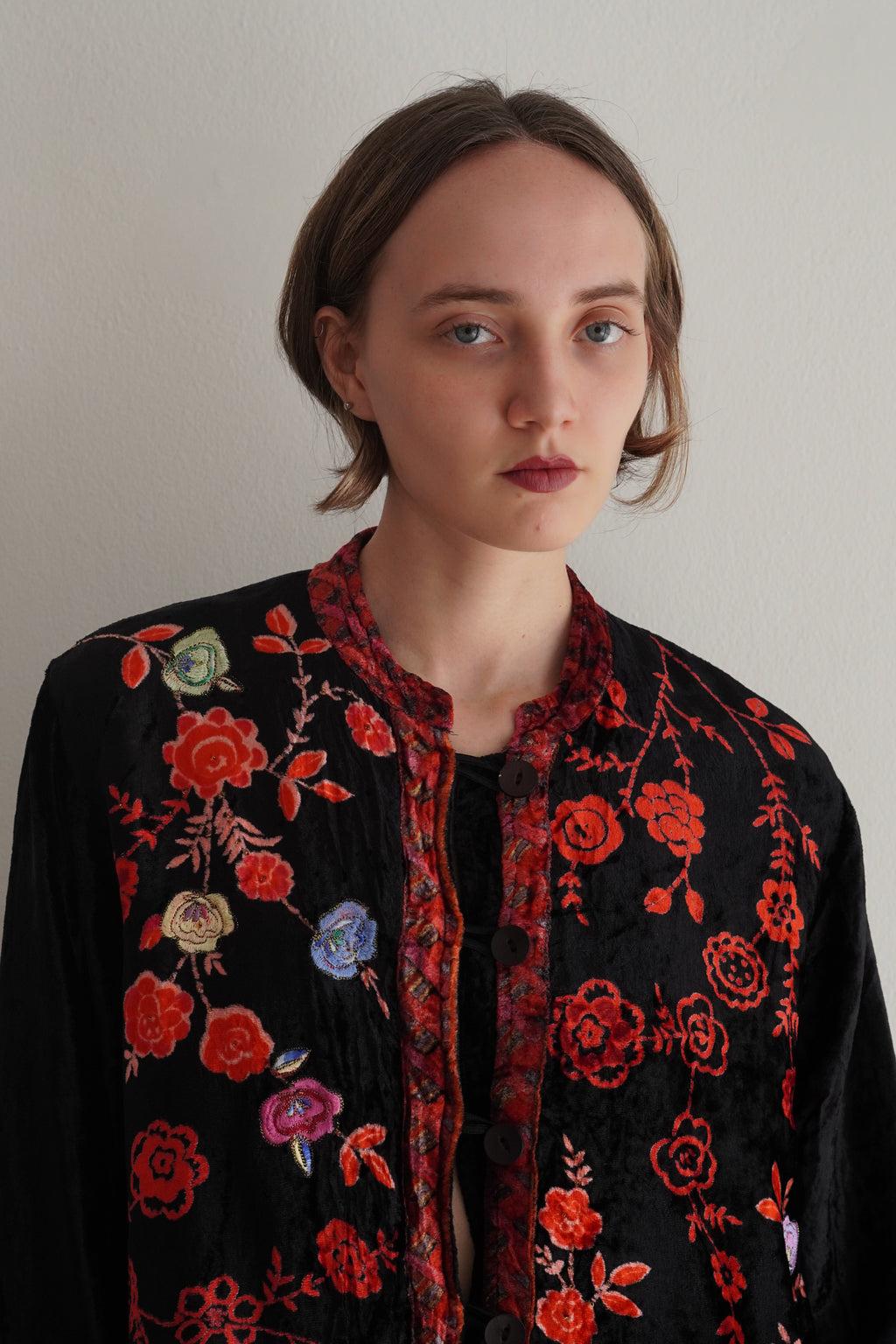 Jacket De Terciopelo Con Bordado Floral