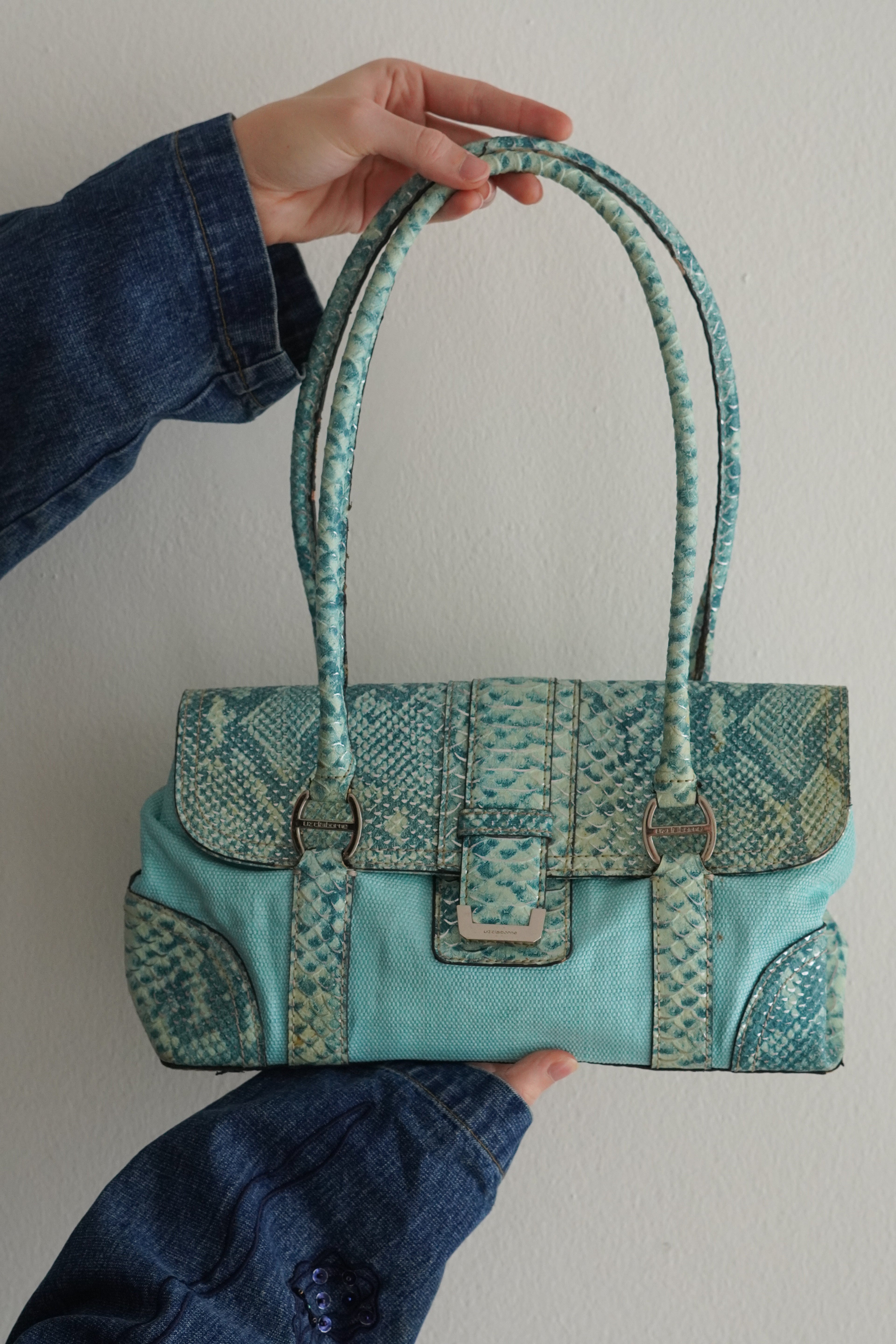 Cartera Liz Claiborne Turquesa Snake Print