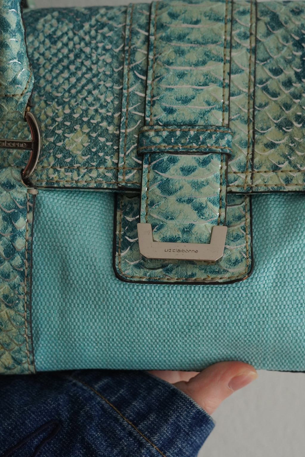 Cartera Liz Claiborne Turquesa Snake Print