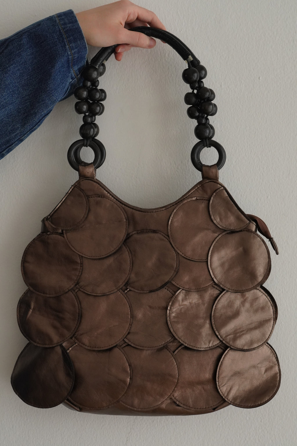 Cartera Bueno Café Con Apliques Circulares