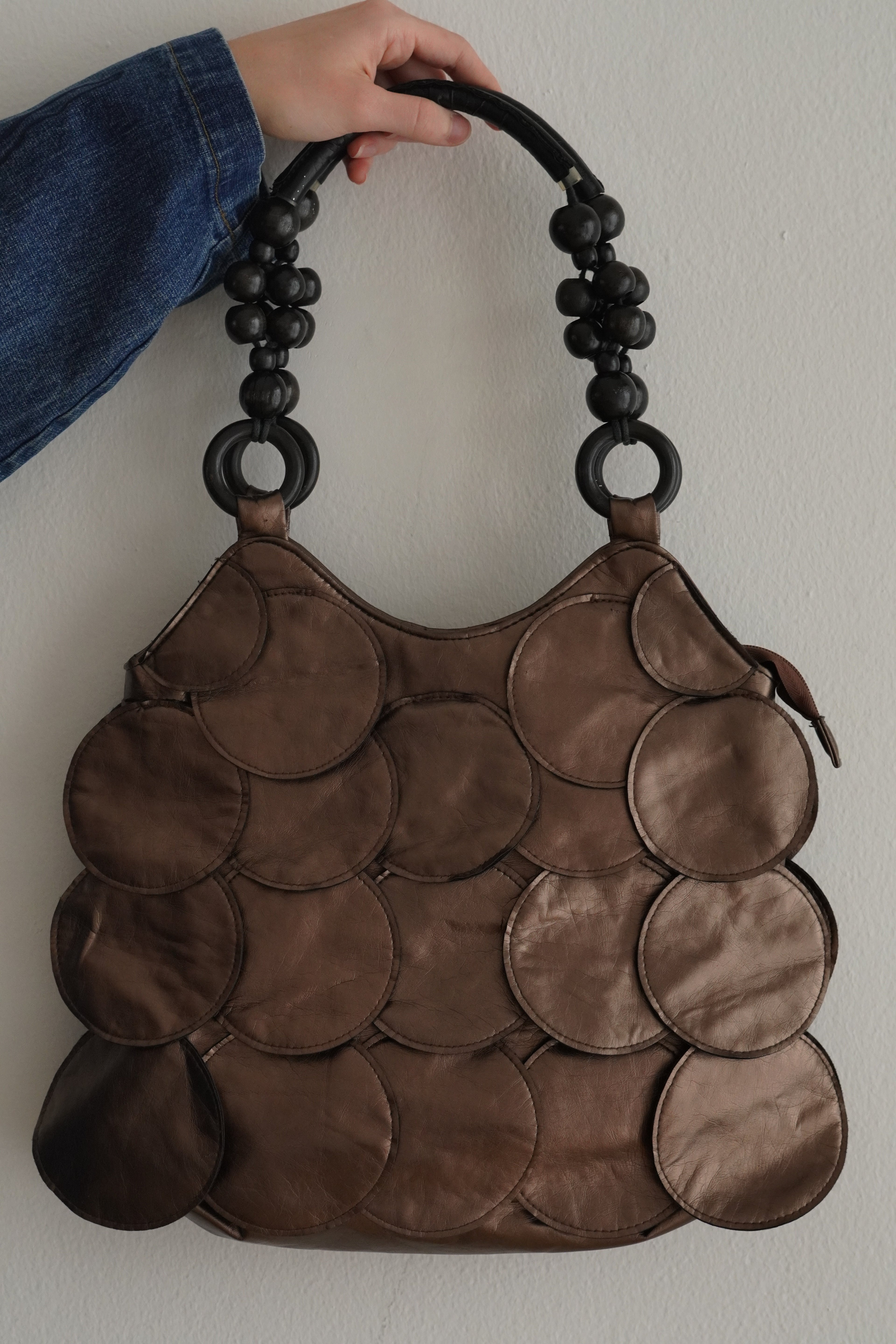 Cartera Bueno Café Con Apliques Circulares