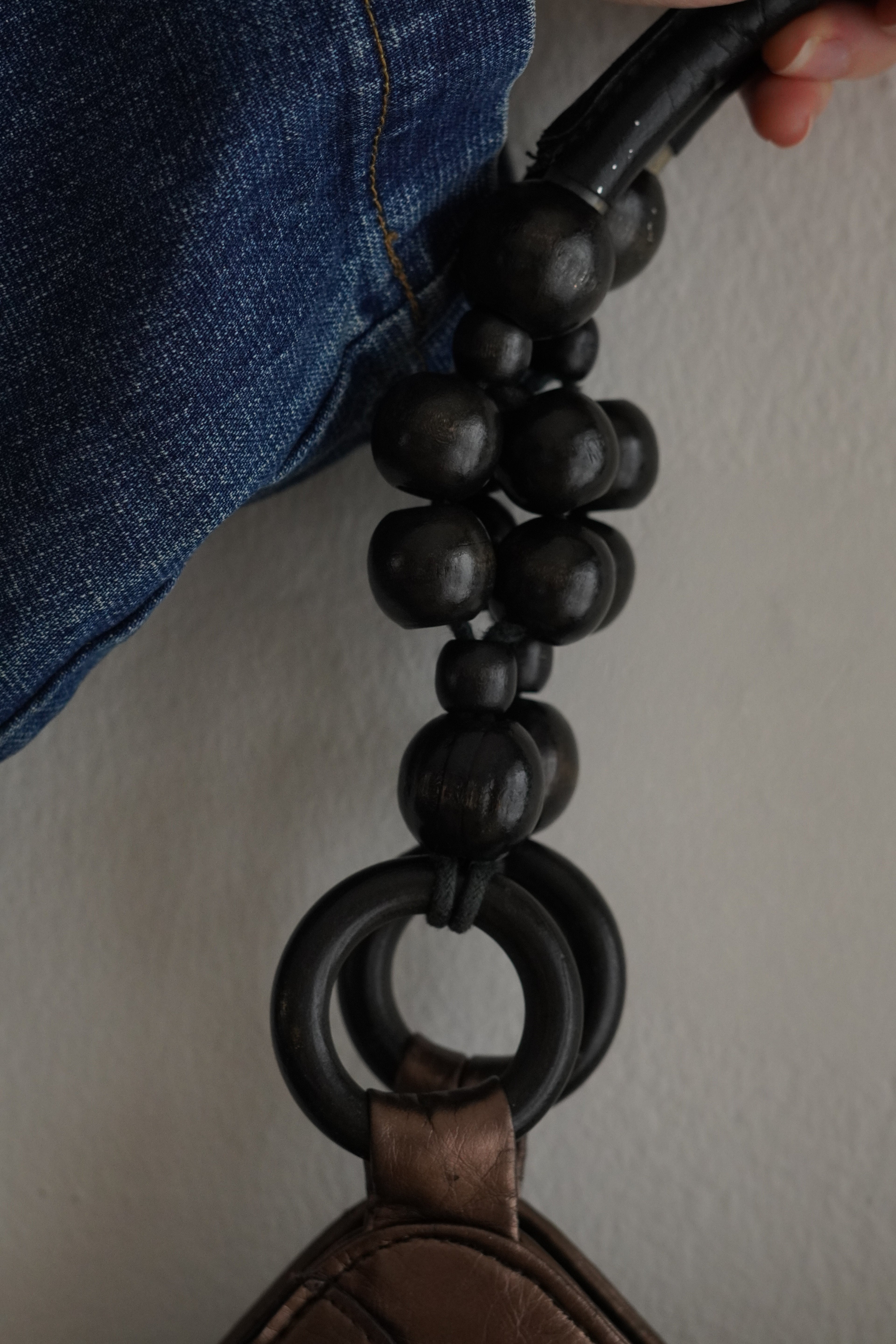 Cartera Bueno Café Con Apliques Circulares