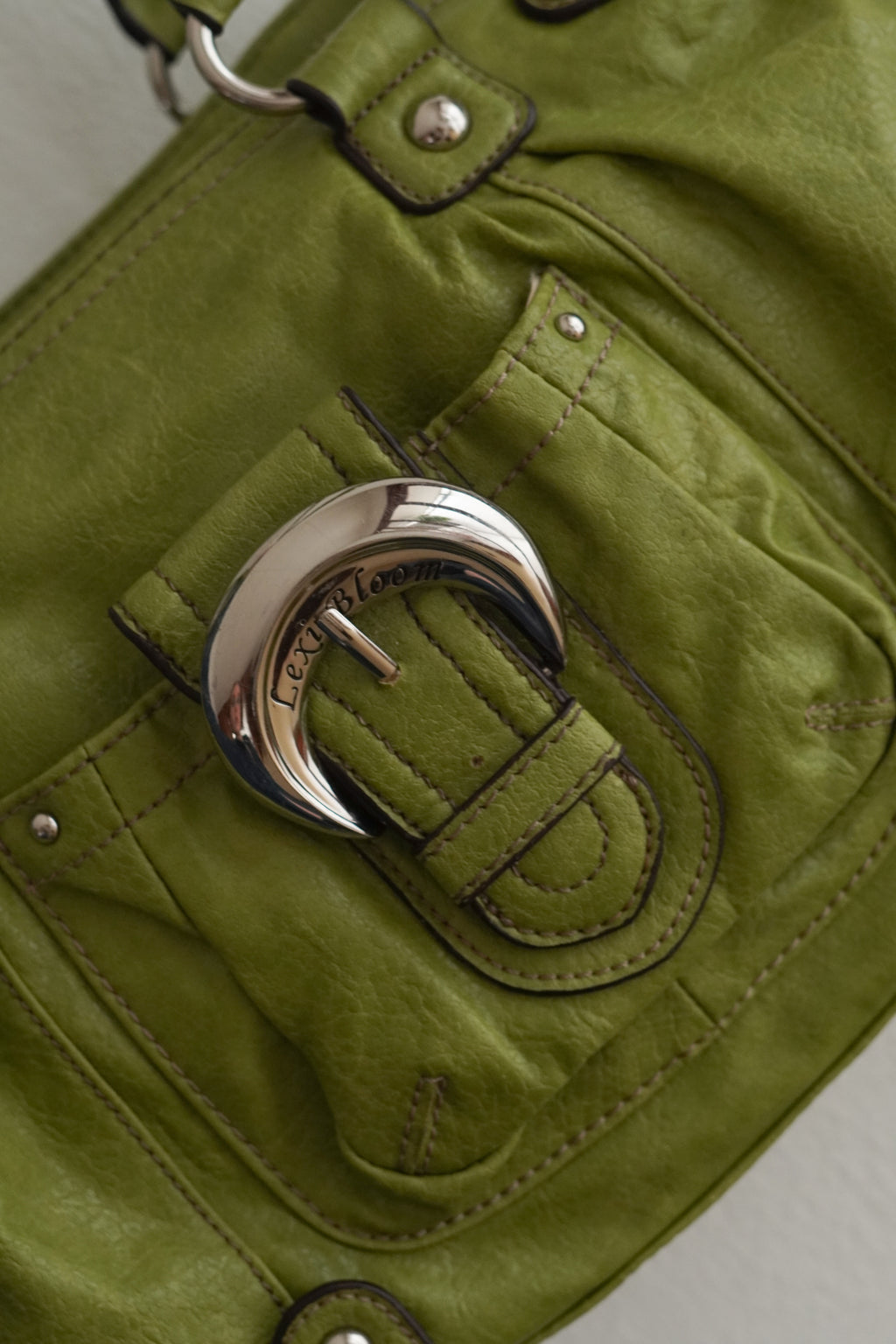 Cartera Lexi Bloom Verde Con Hebilla Statement