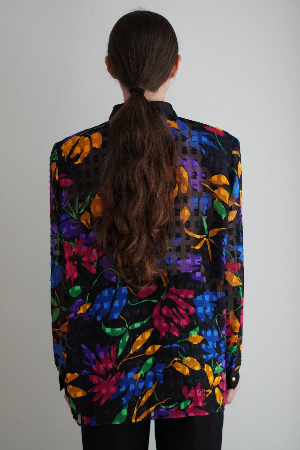 Camisa Vintage Floral Transparente Con Textura Cuadriculada