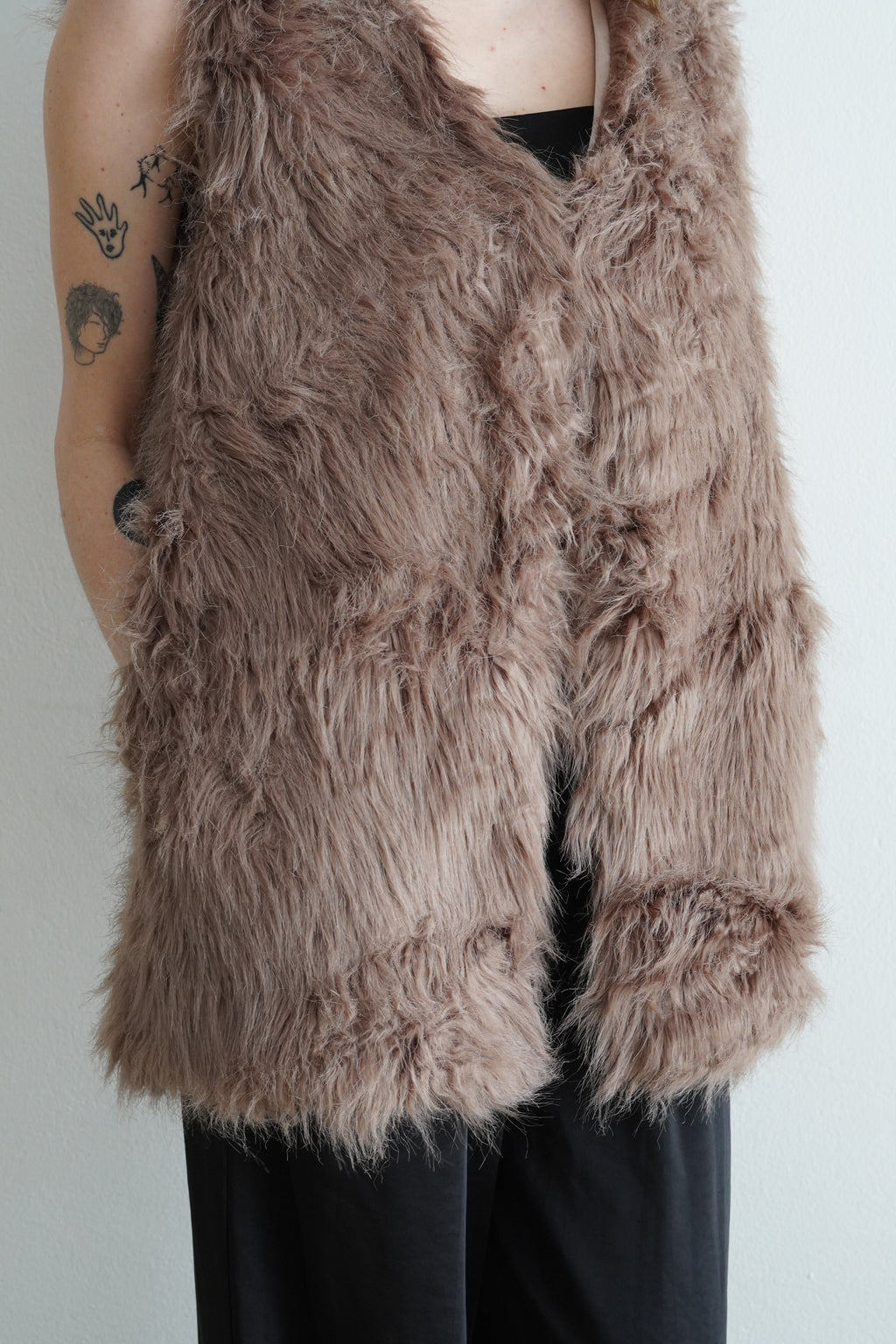 Chaleco vintage Y2K de textura suave color taupe