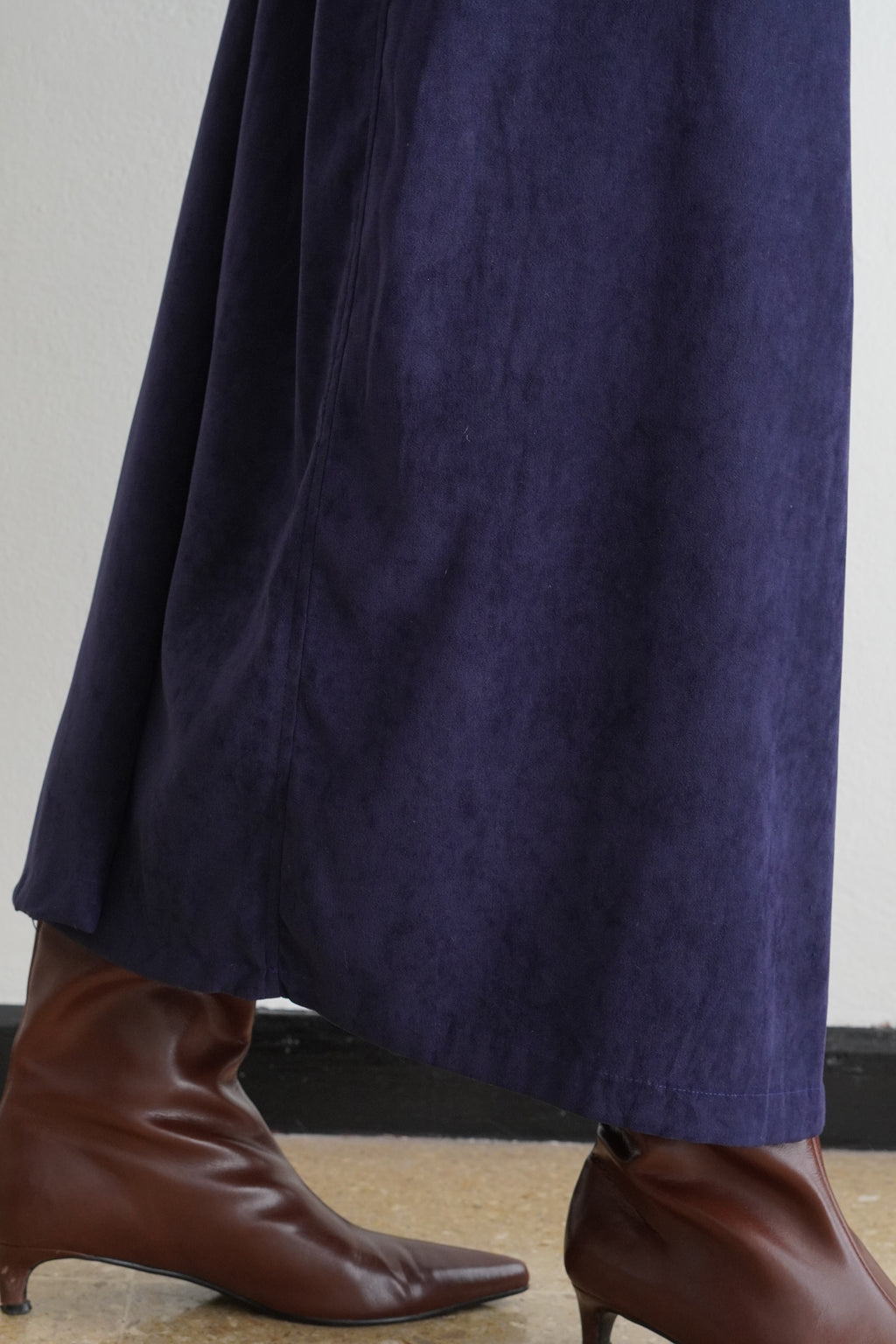 Falda vintage navy de estilo noventero