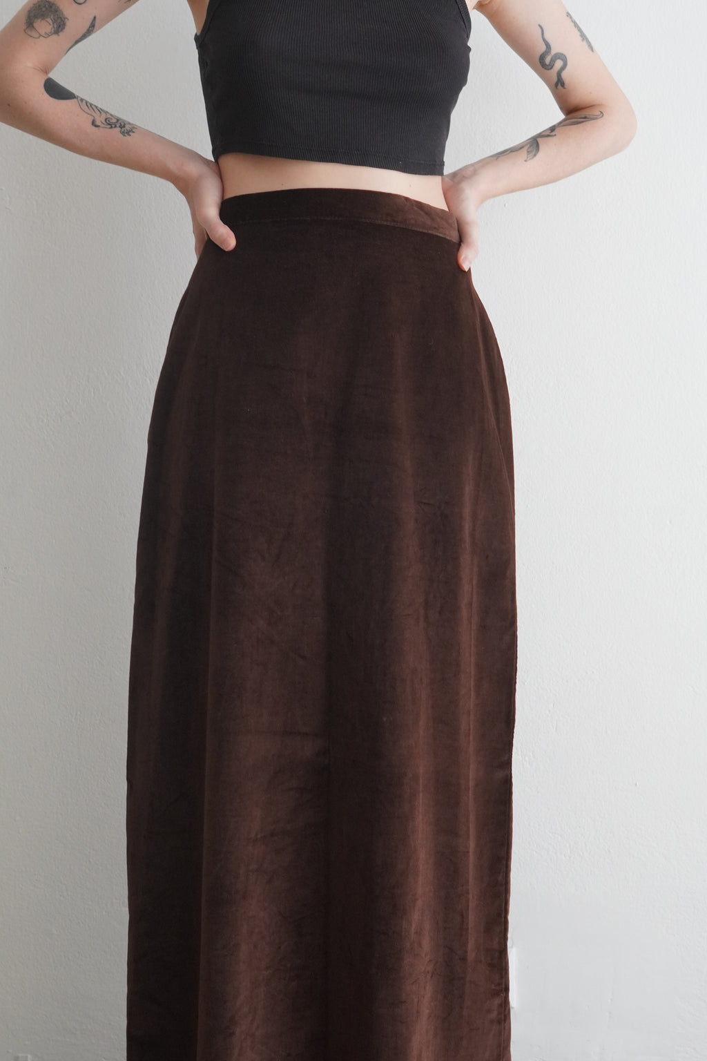 Falda maxi satinada color café chocolate estilo vintage